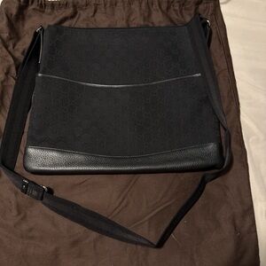 Gucci Black Women's Messenger Bag